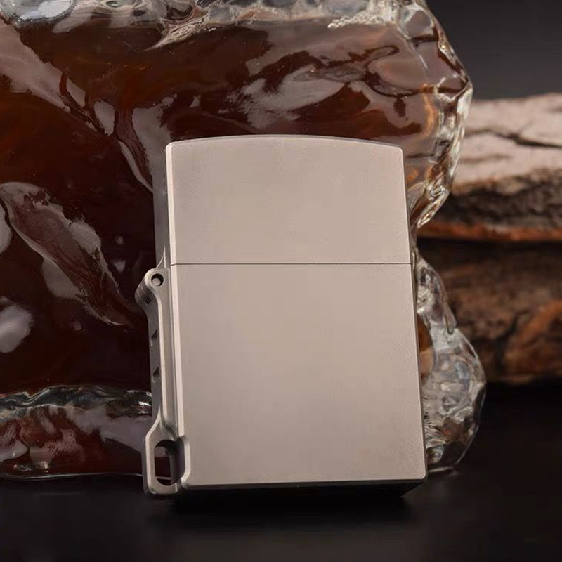 ولاعة زيتية من التيتانيوم TC4  - مراجعة Fire Starting Kit وسعره